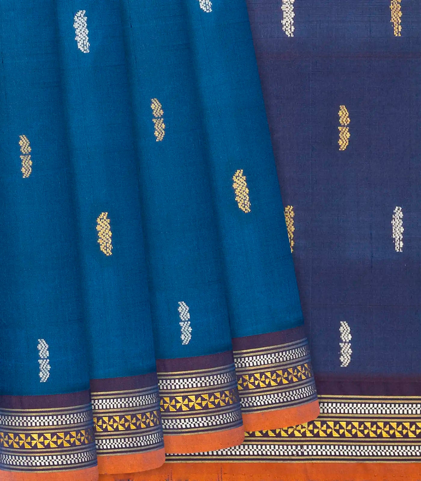 Navy Blue Handloom Kanchipuram Silk Saree With Floral Buttas-Navy Blue