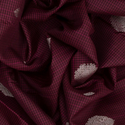 Magenta Handloom Kanchipuram Silk Saree With Floral Butta-Magenta