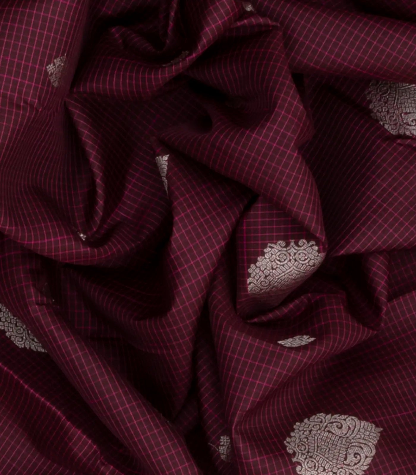 Magenta Handloom Kanchipuram Silk Saree With Floral Butta-Magenta