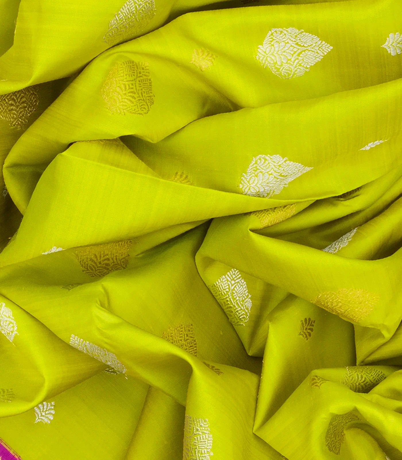 Neon Green Handloom Kanchipuram Korvai Silk Saree With Floral Motifs-Neon Green