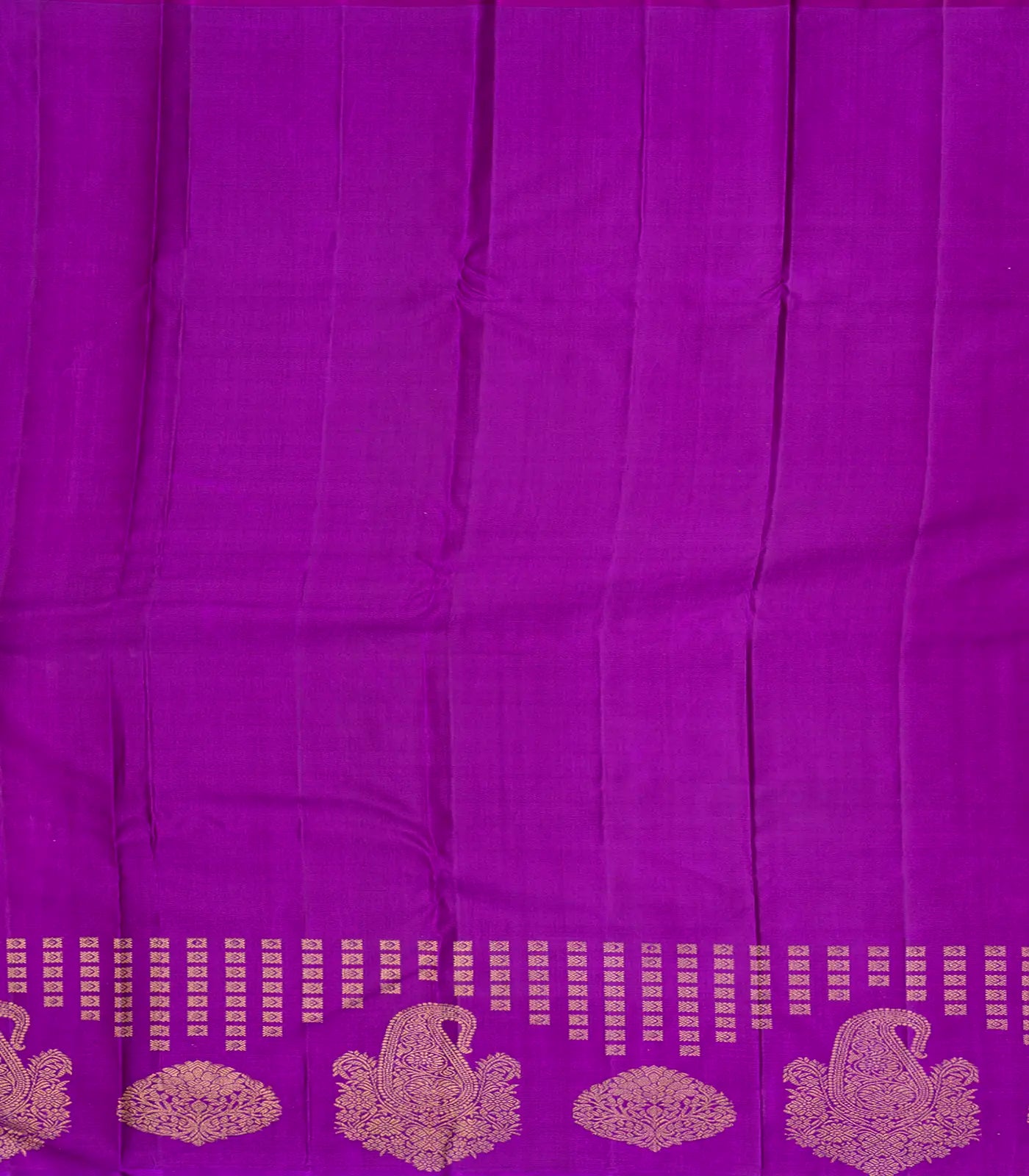 Green Handloom Kanchipuram Silk Saree With Floral Motifs-Green