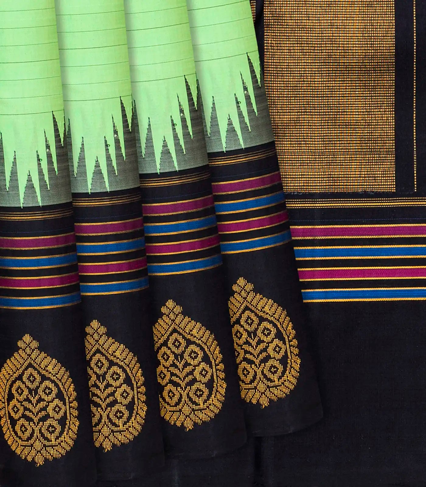 Light Green Handloom Kanchipuram Korvai Silk Saree With Black Border-Light Green