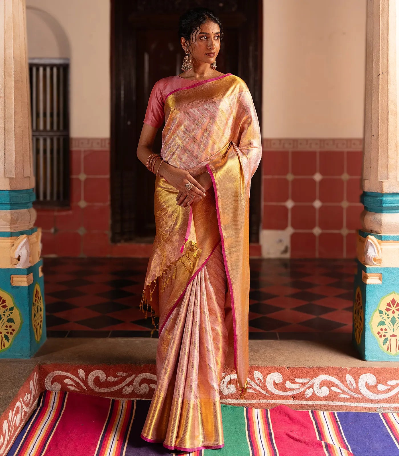 Dusty Pink Handloom Kanchipuram Silk Saree With Diagonal Floral Motifs-Dusty Pink