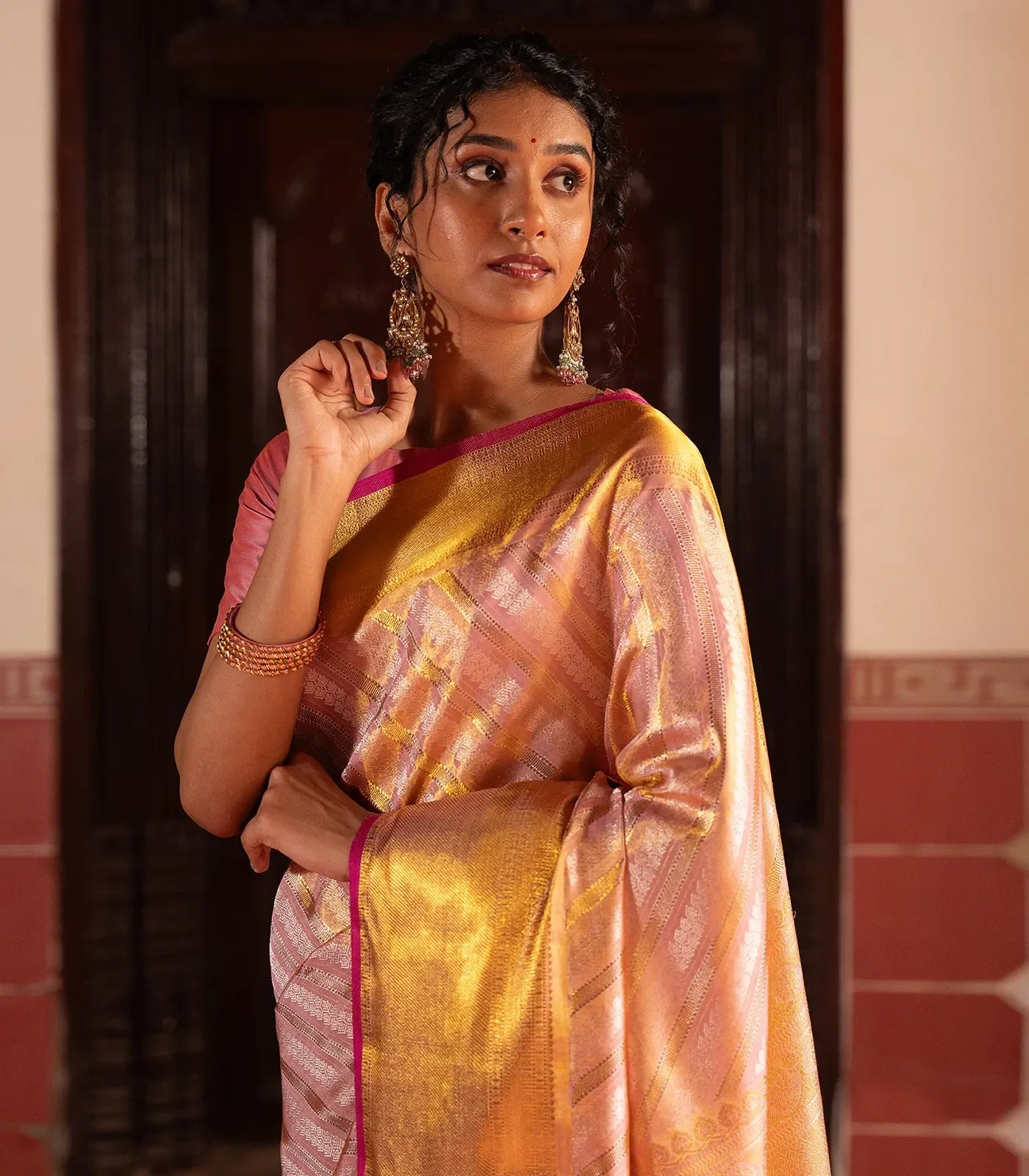 Dusty Pink Handloom Kanchipuram Silk Saree With Diagonal Floral Motifs-Dusty Pink