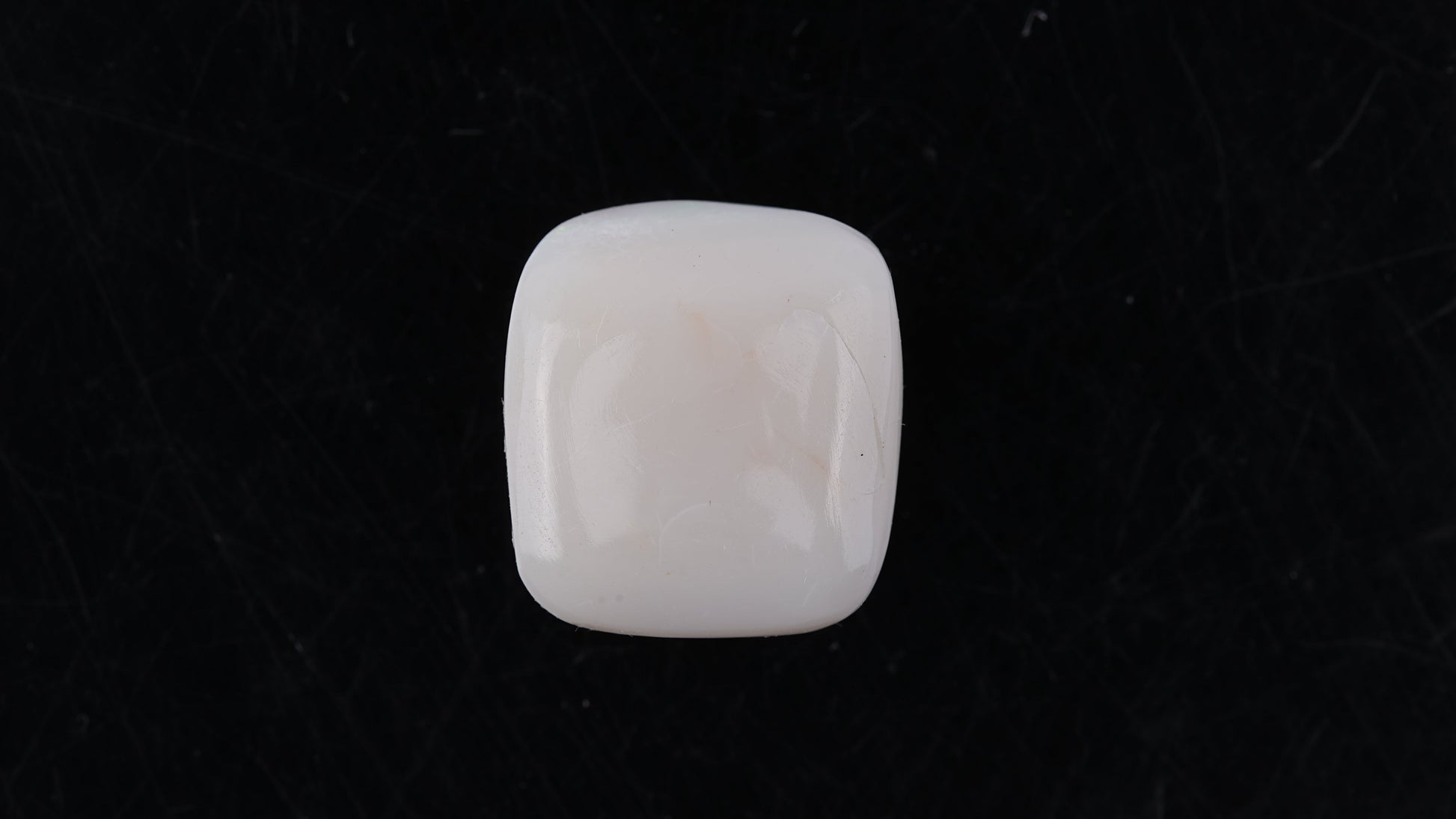Opal with Fire - 8.8 carats(9.69 ratti)