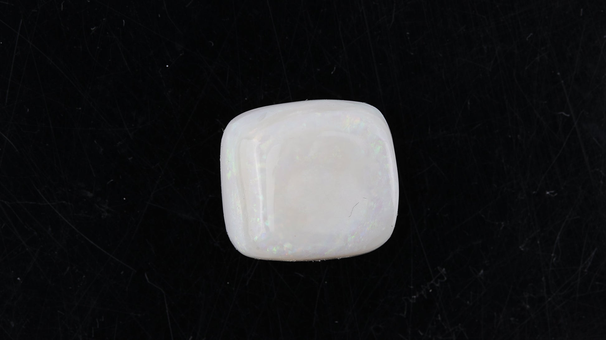 Opal with Fire - 8.8 carats(9.69 ratti)
