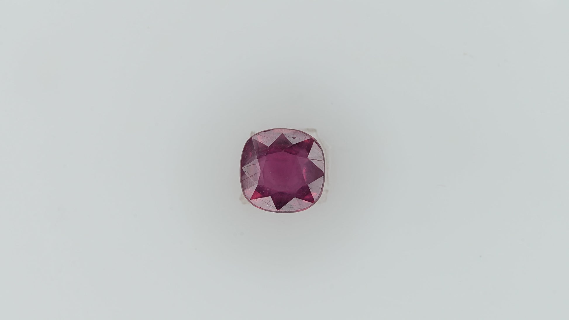 Ruby - 3.6 Carats  (3.96 Ratti)