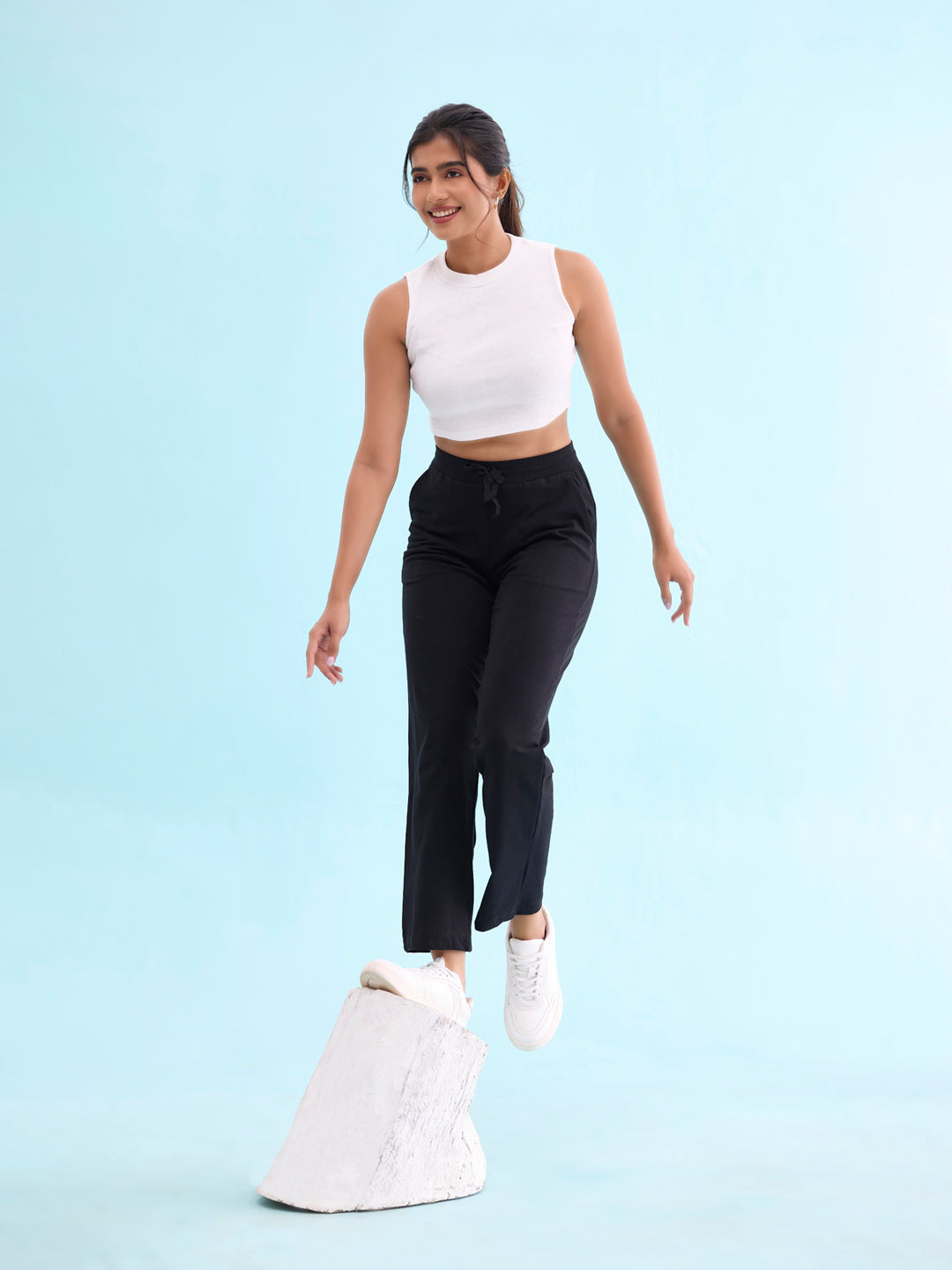 Women Solid Black Mid Rise Track Pant
