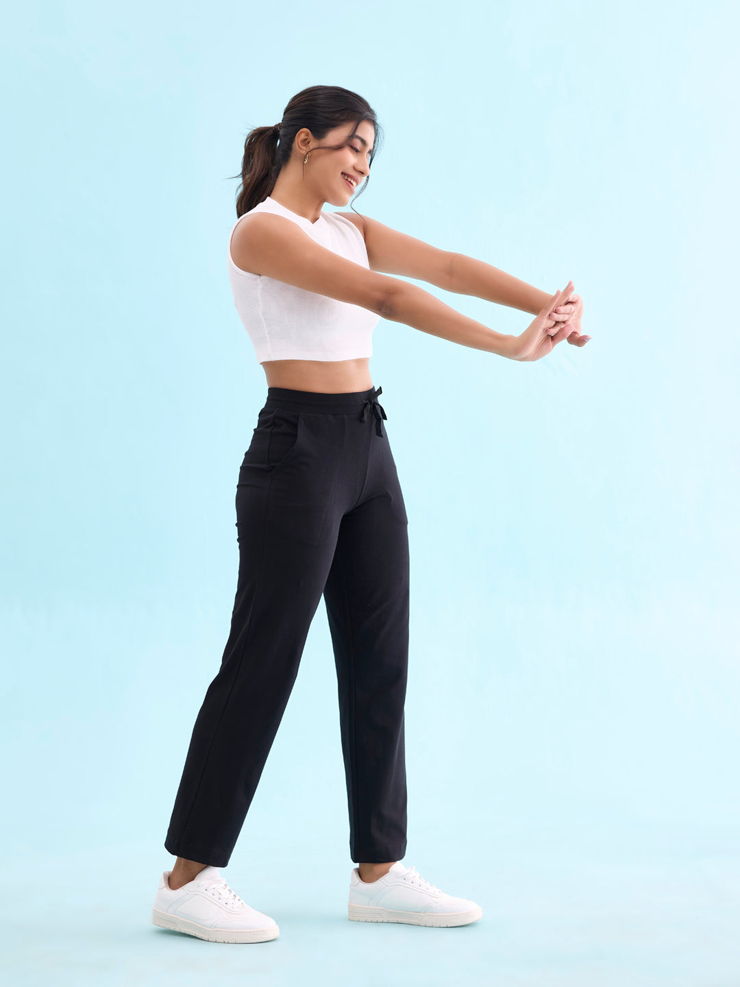Women Solid Black Mid Rise Track Pant