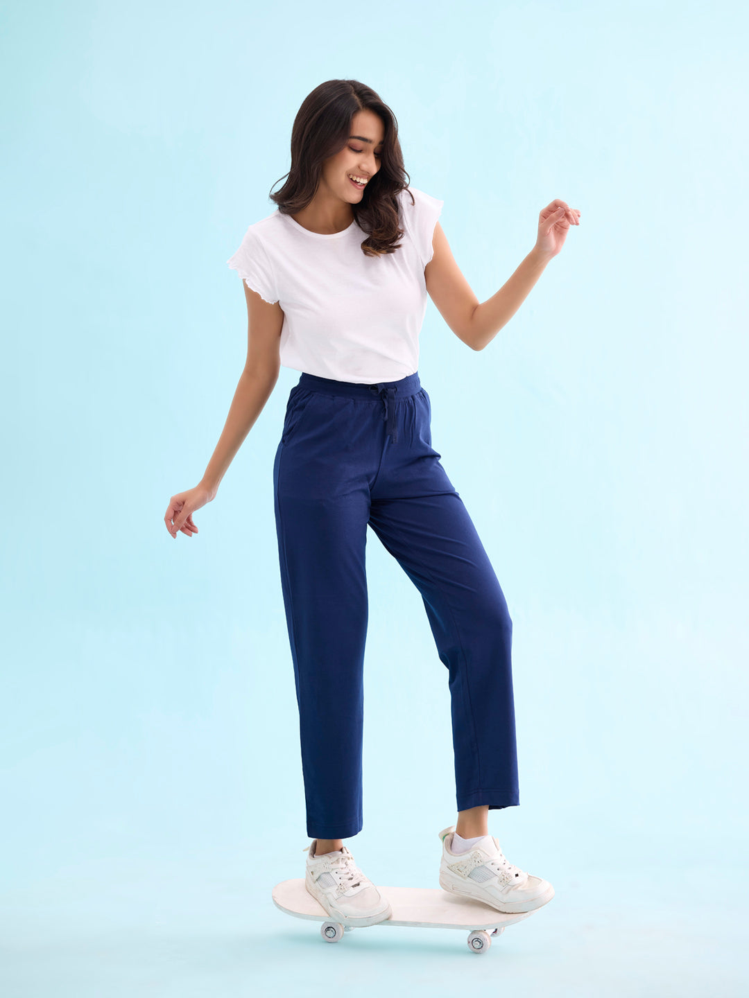 Women Solid Navy Mid Rise Track Pant