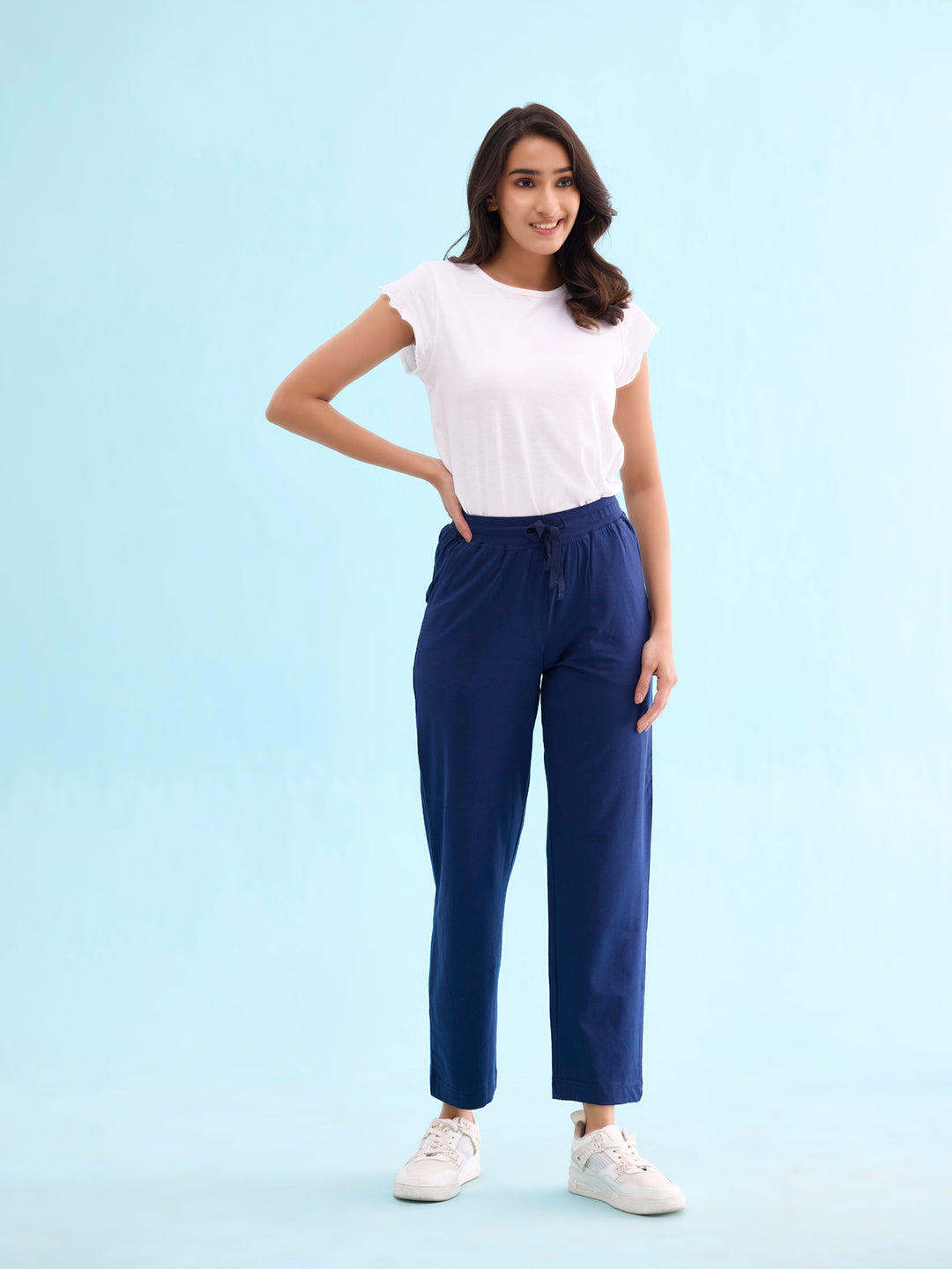 Women Solid Navy Mid Rise Track Pant