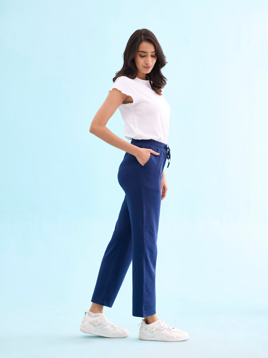 Women Solid Navy Mid Rise Track Pant