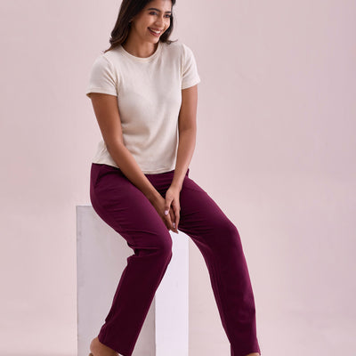 Women Solid Wine Mid Rise Track Pant