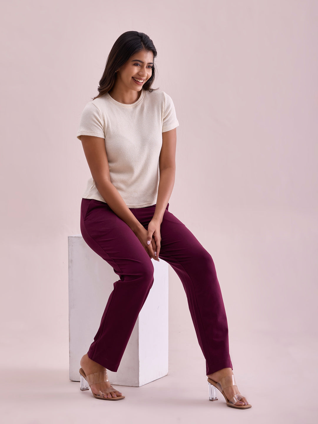 Women Solid Wine Mid Rise Track Pant