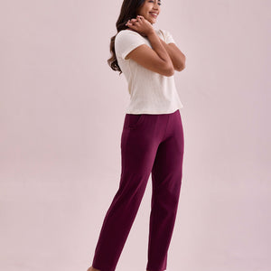 Women Solid Wine Mid Rise Track Pant