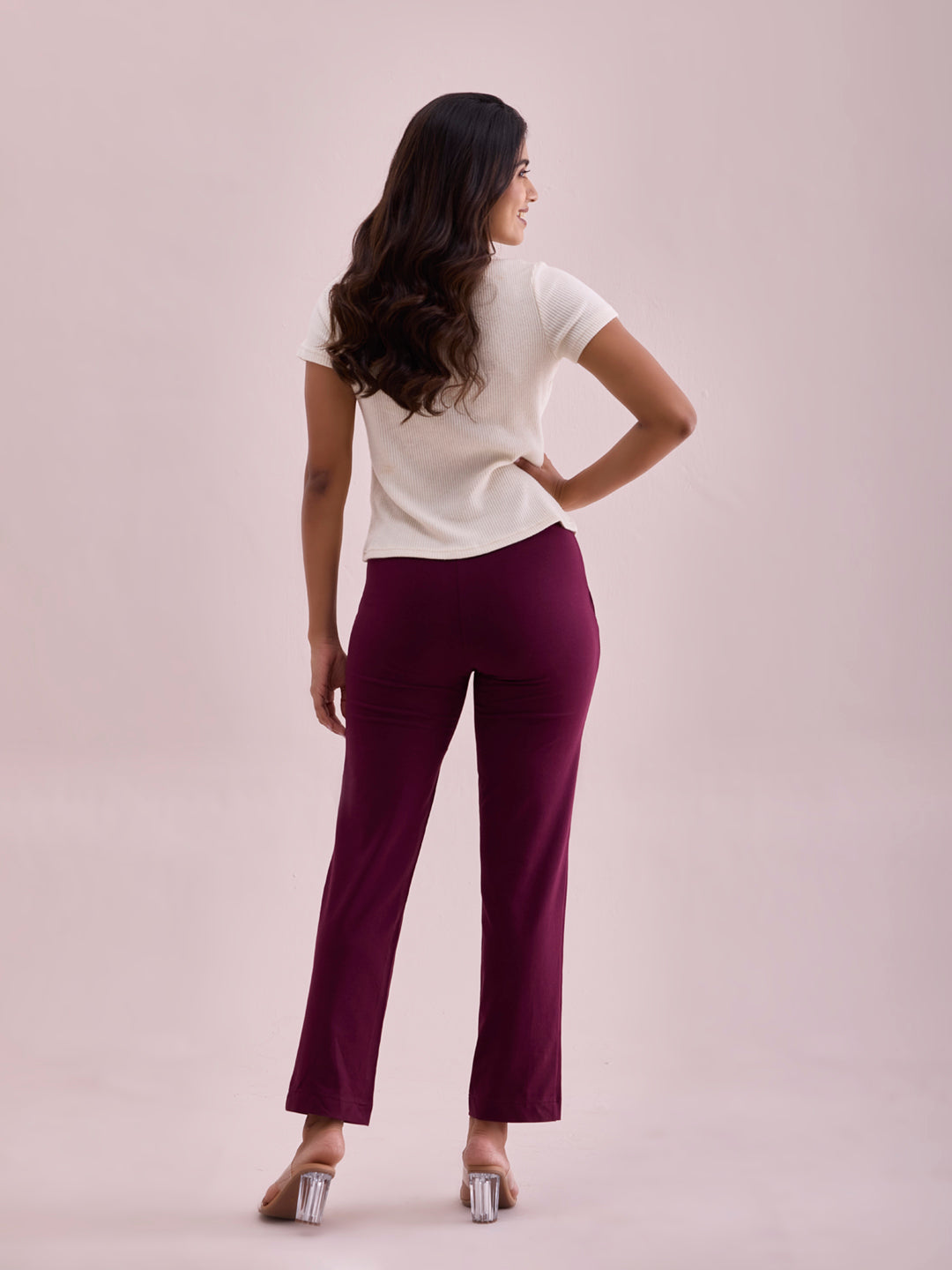 Women Solid Wine Mid Rise Track Pant