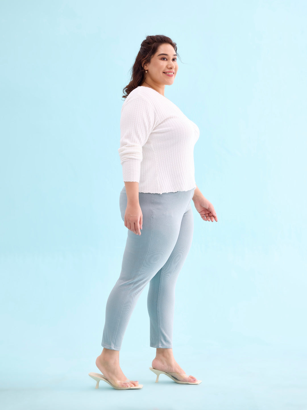 Women Solid Sky Blue Mid Rise Cropped Jeggings