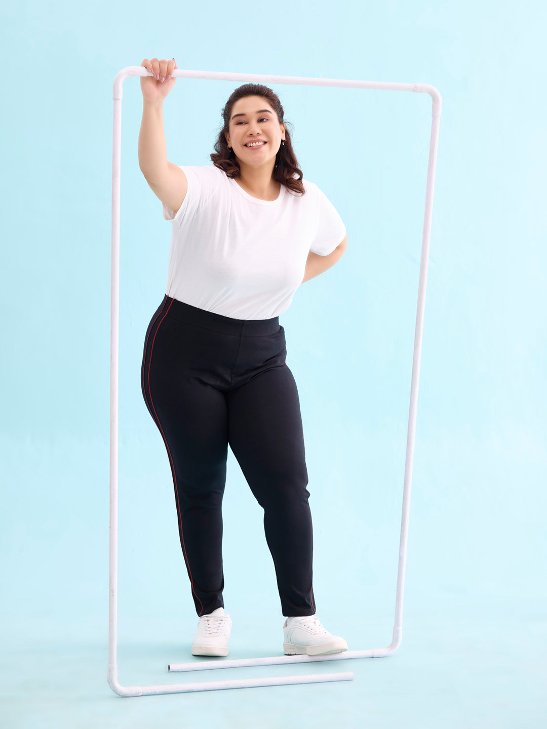 Women Solid Black Mid Rise Active Leggings