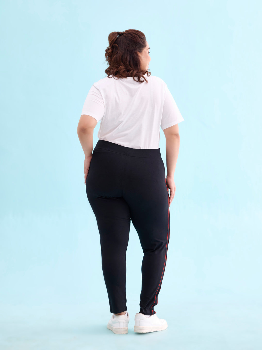 Women Solid Black Mid Rise Active Leggings