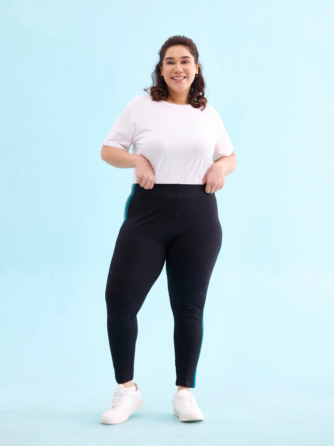 Women Solid Black Stripe Mid Rise Active Leggings