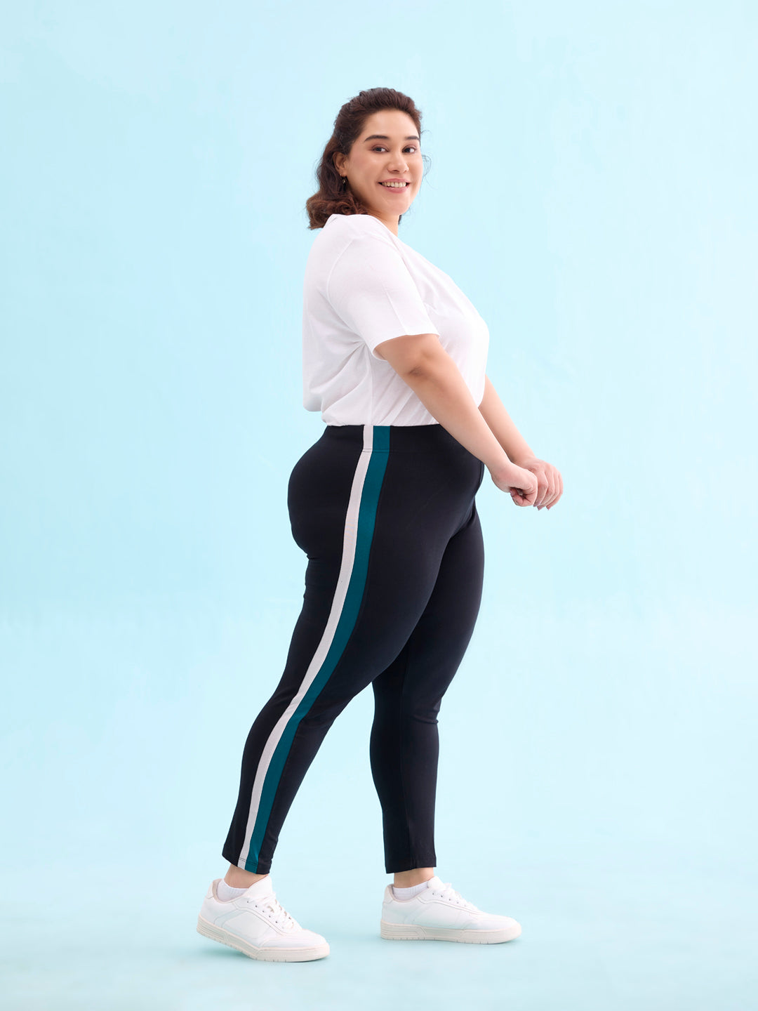 Women Solid Black Stripe Mid Rise Active Leggings