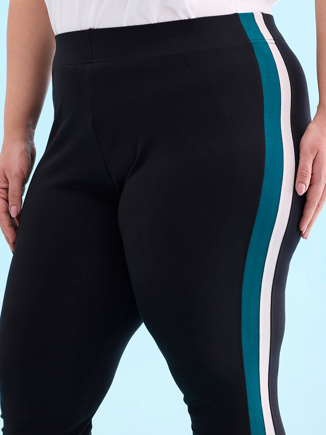Women Solid Black Stripe Mid Rise Active Leggings