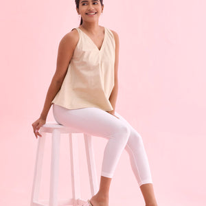 Women Solid White Shimmer Cropped Leggings