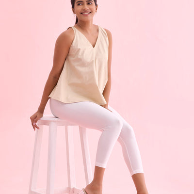 Women Solid White Shimmer Cropped Leggings