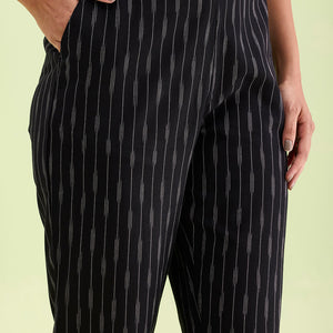 Women Solid Black Mid Rise Linen Ikat Pencil Pants