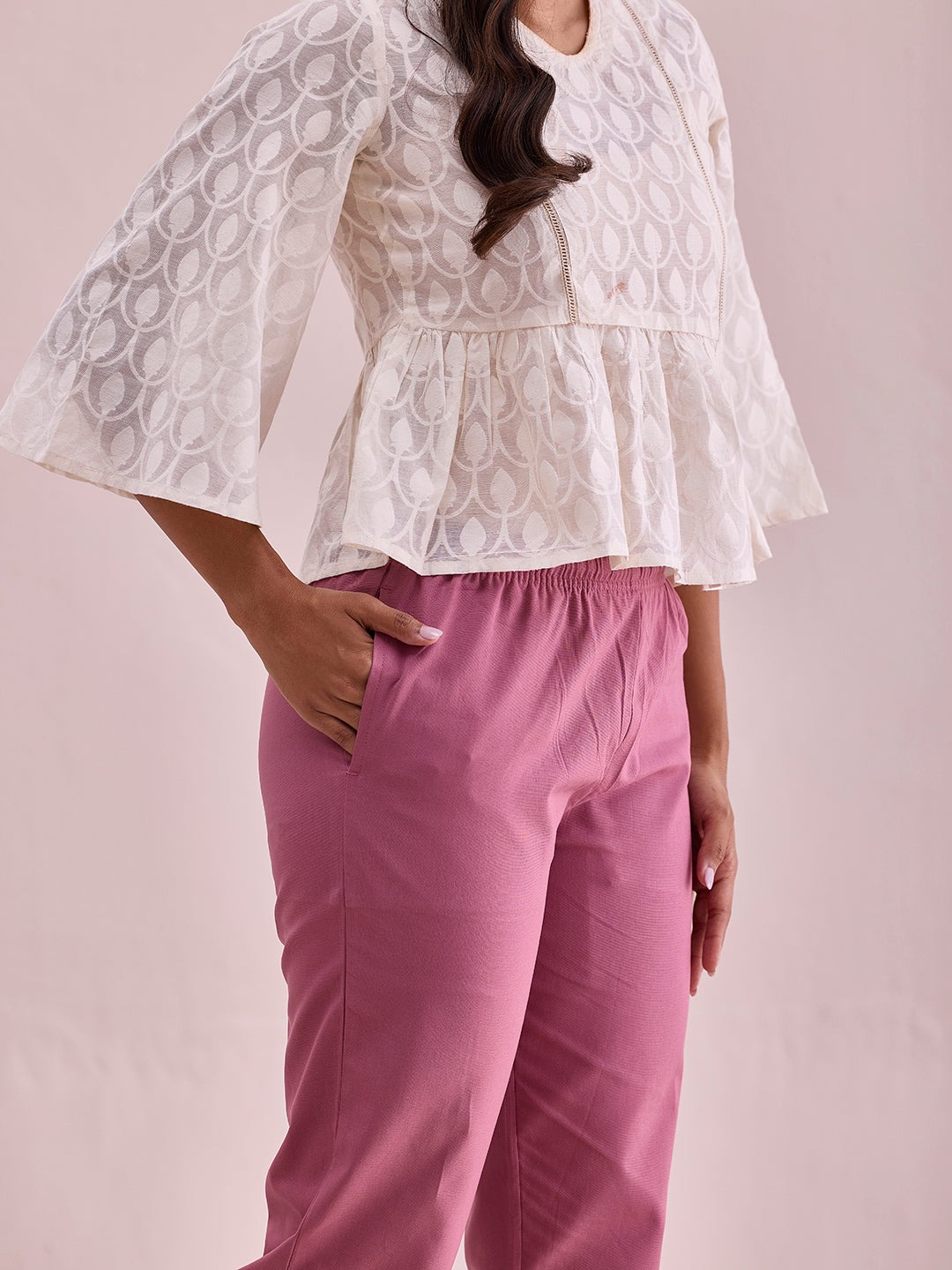 Women Solid Light Wine Mid Rise Cropped Pencil Pant