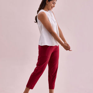 Women Solid Maroon Mid Rise Cropped Pencil Pant
