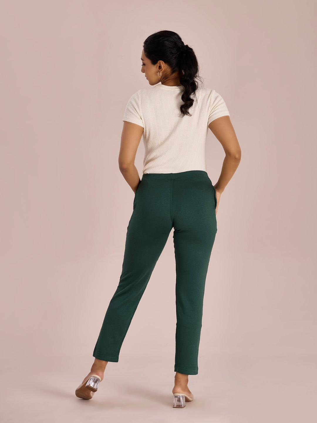 Women Solid Bottle Green Mid Rise Ultra Warm Kurti Pant
