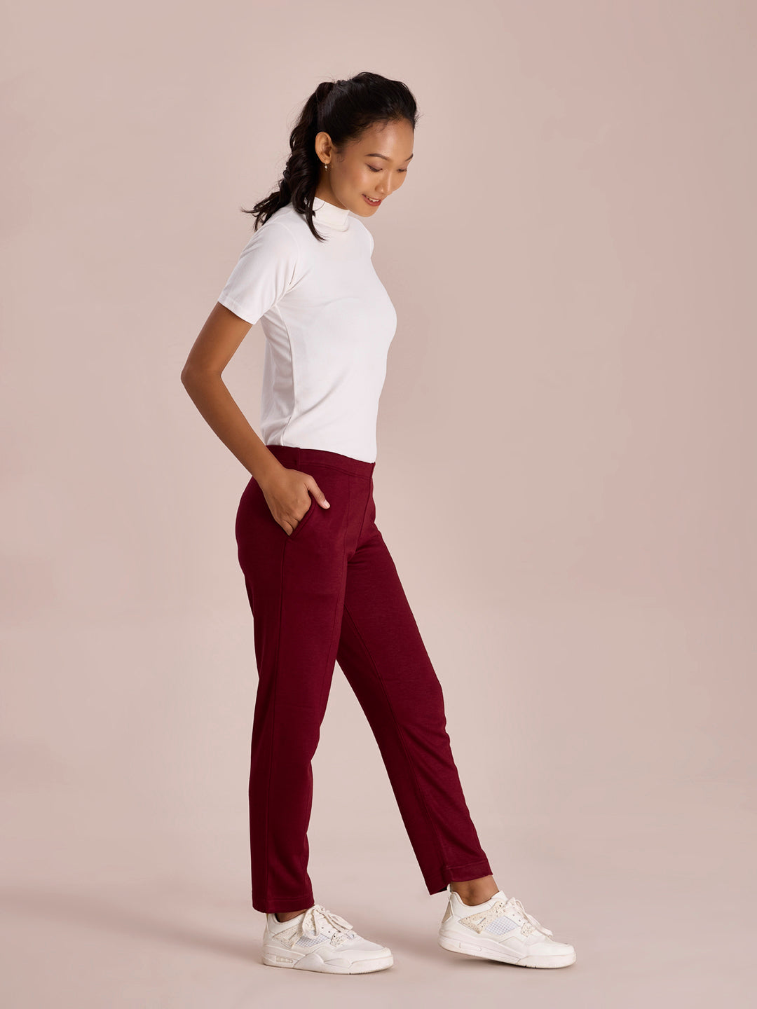 Women Solid Maroon Mid Rise Ultra Warm Kurti Pant