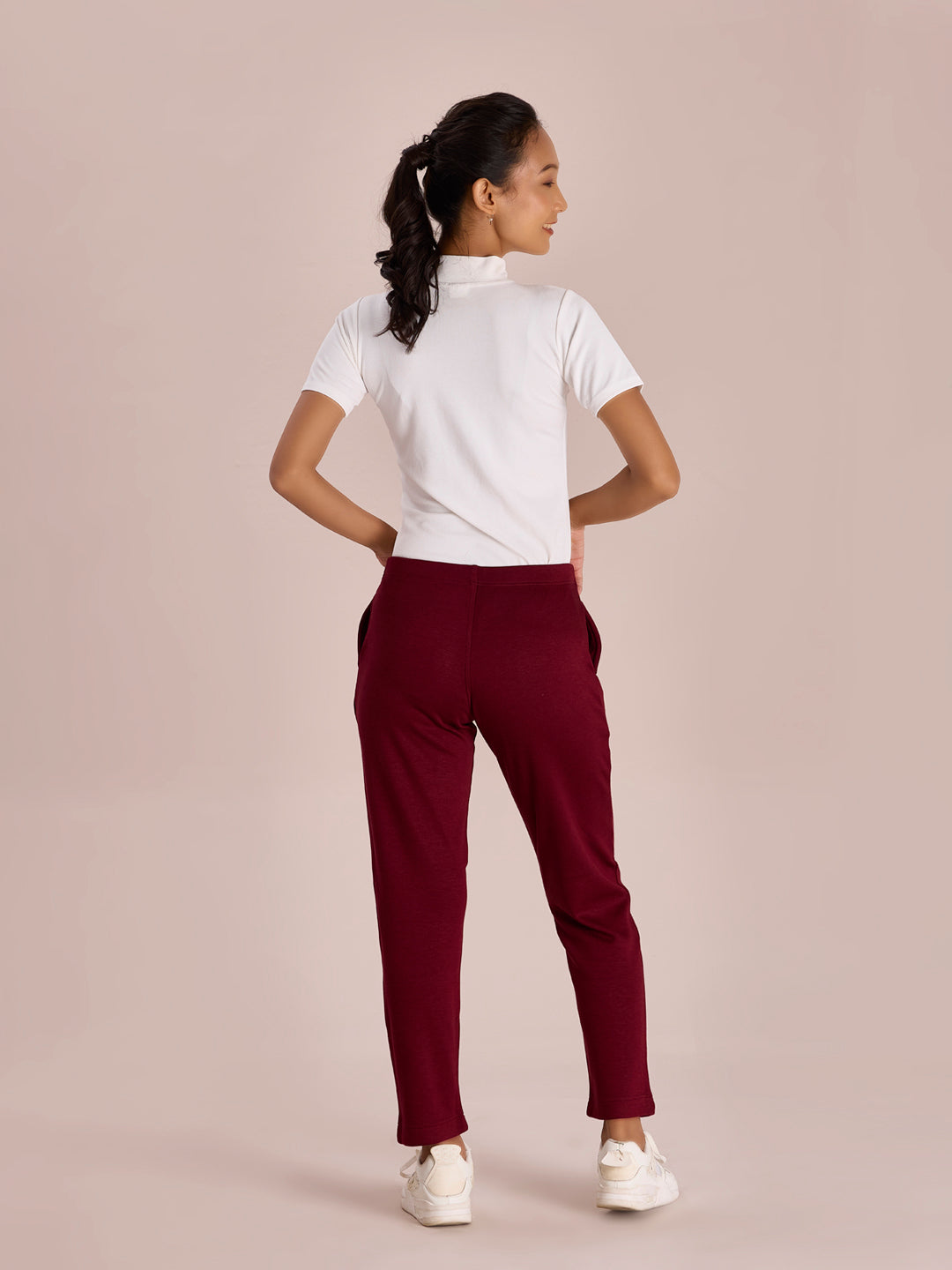 Women Solid Maroon Mid Rise Ultra Warm Kurti Pant