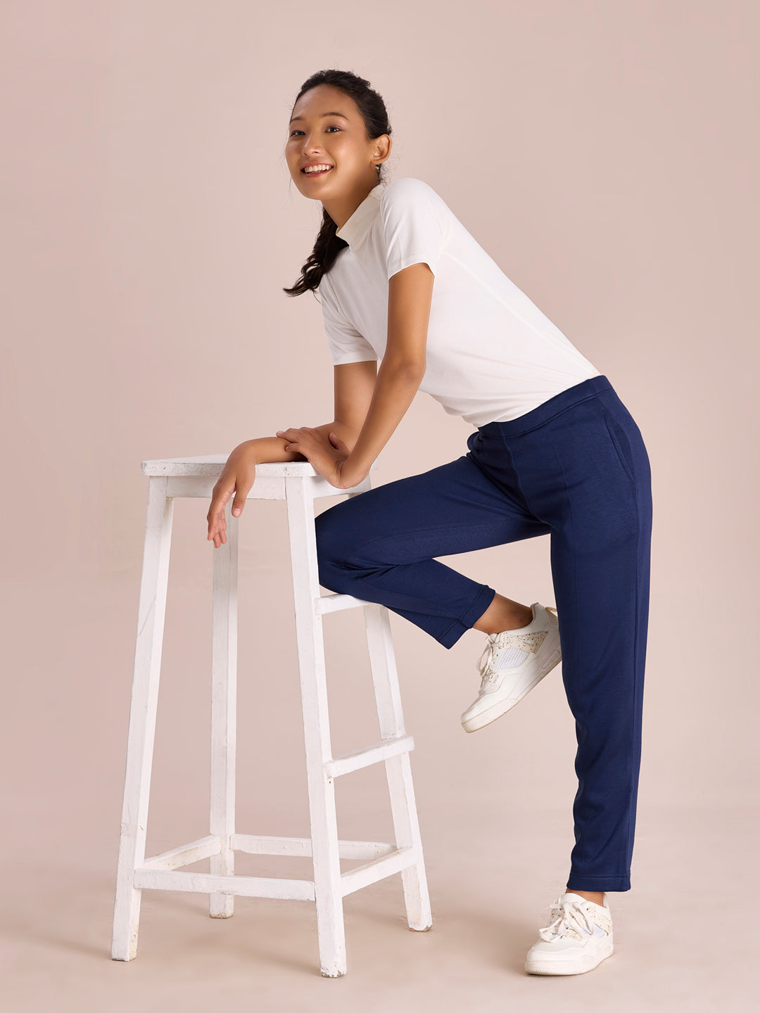 Women Solid Navy Mid Rise Ultra Warm Kurti Pant