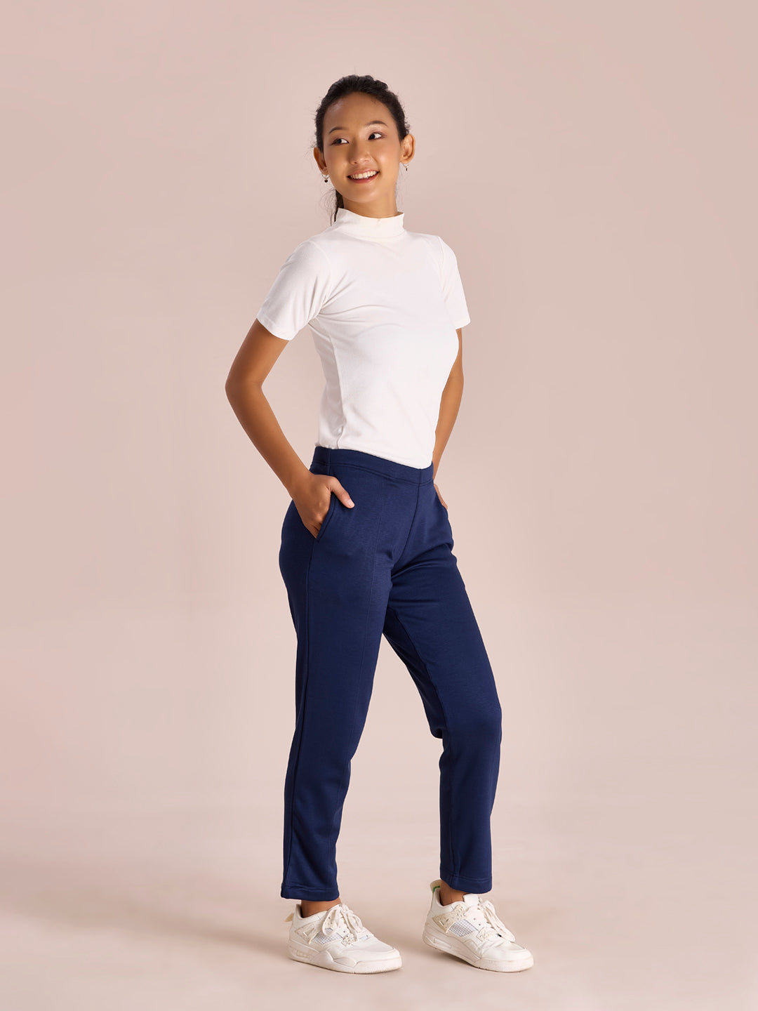 Women Solid Navy Mid Rise Ultra Warm Kurti Pant