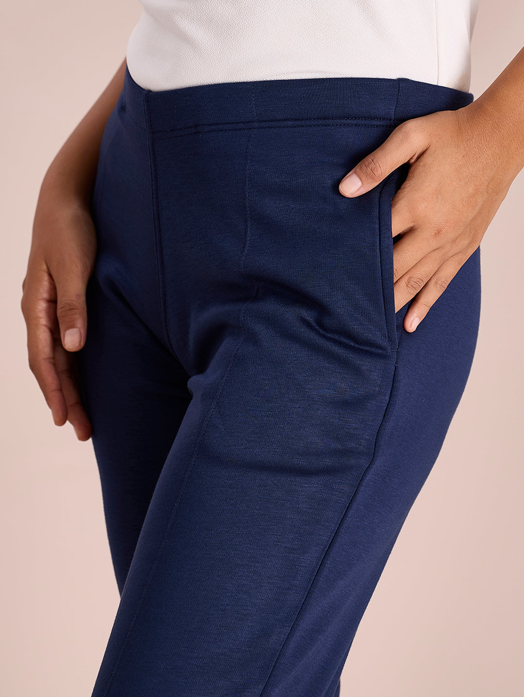 Women Solid Navy Mid Rise Ultra Warm Kurti Pant