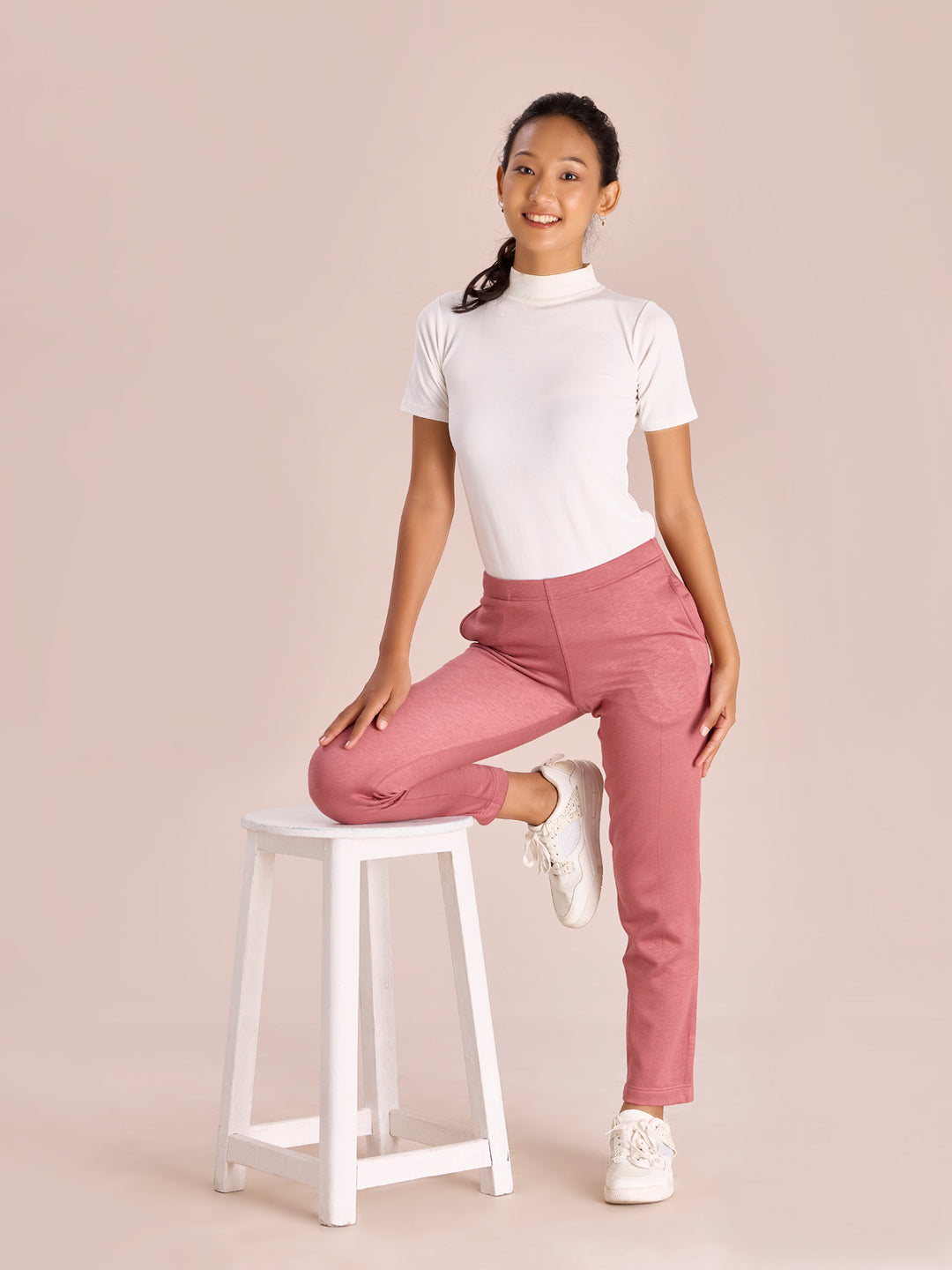 Women Solid Rusty Pink Mid Rise Ultra Warm Kurti Pant