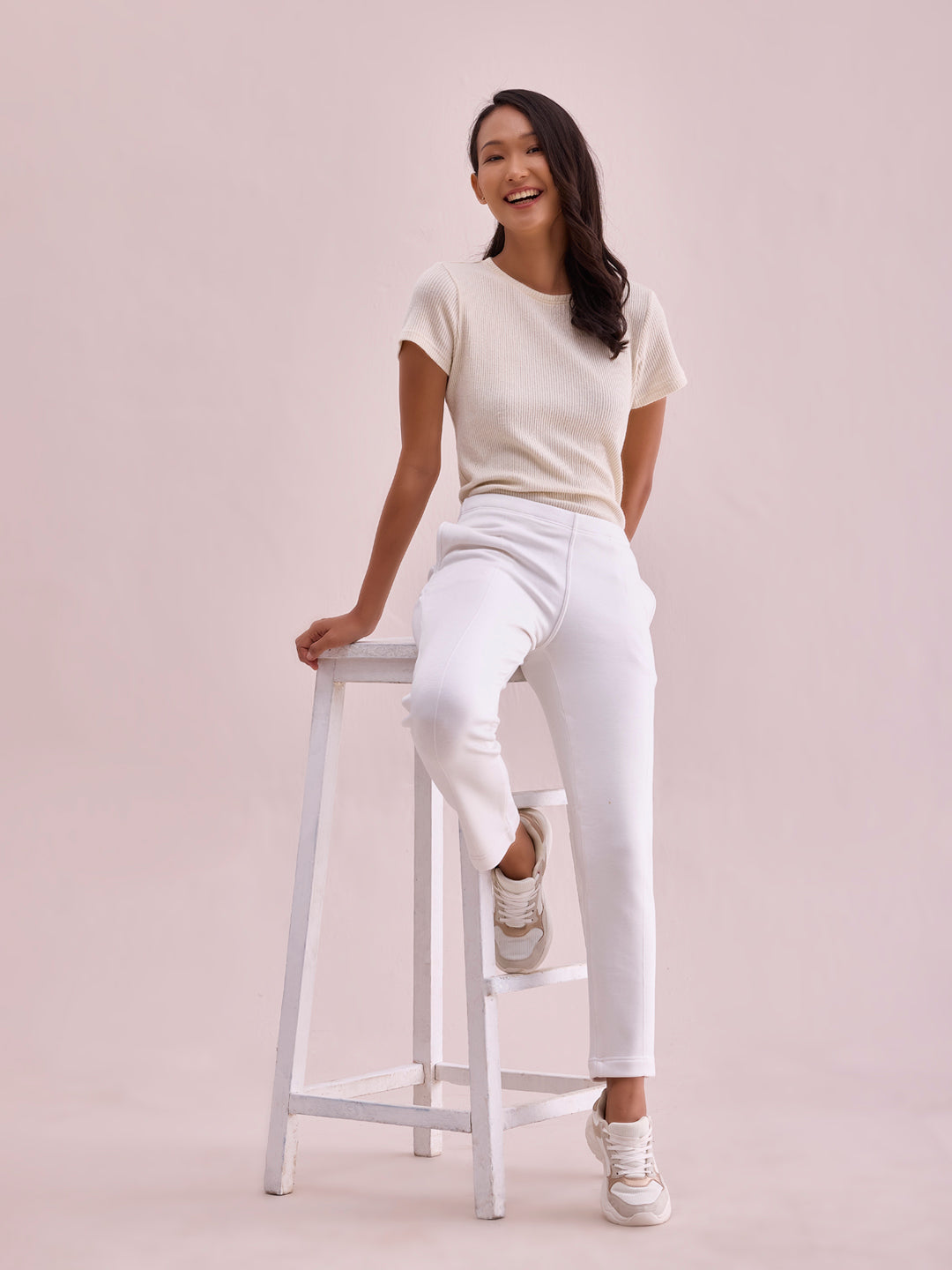Women Solid White Mid Rise Ultra Warm Kurti Pant