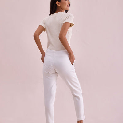 Women Solid White Mid Rise Ultra Warm Kurti Pant