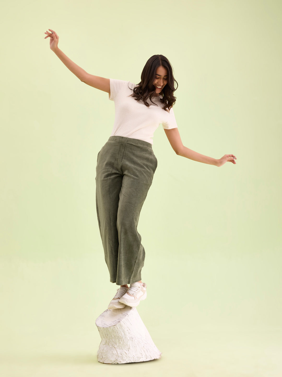 Women Solid Olive Green Mid Rise Corduory Wide Pants