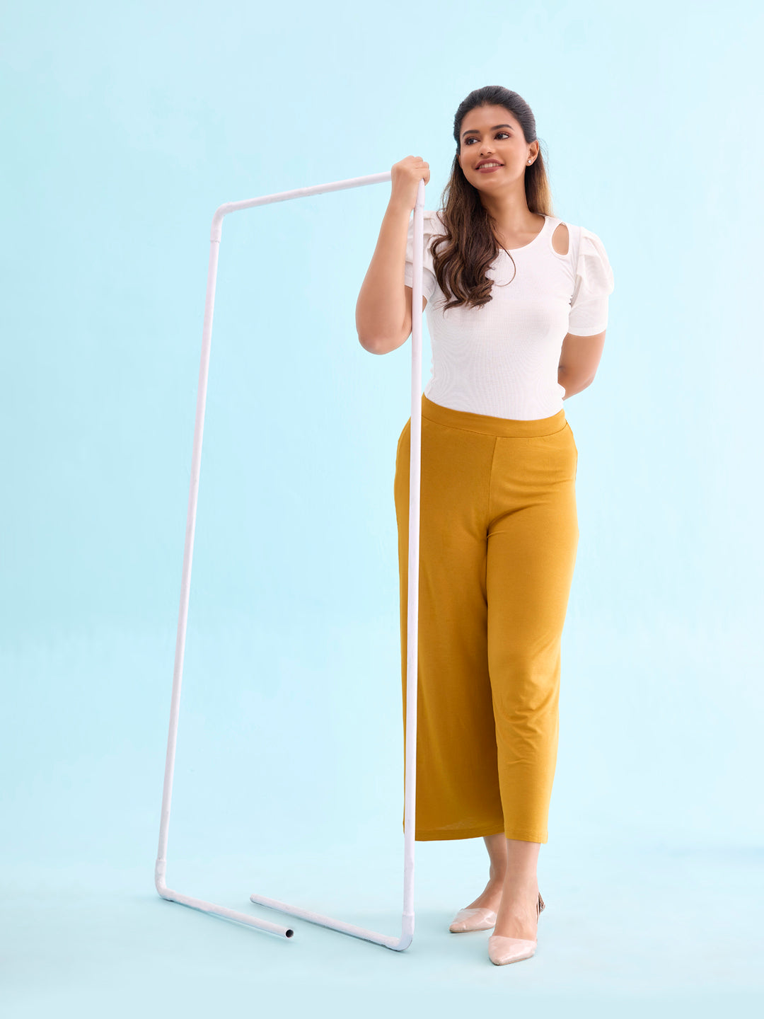 Women Solid Mustard Viscose Mid Rise Knit Palazzos