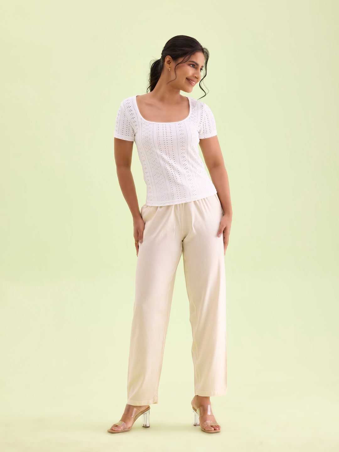 Women Solid Ecru Mid Rise Casual Pants
