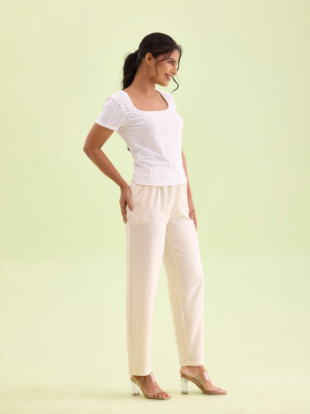 Women Solid Ecru Mid Rise Casual Pants