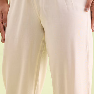 Women Solid Ecru Mid Rise Casual Pants