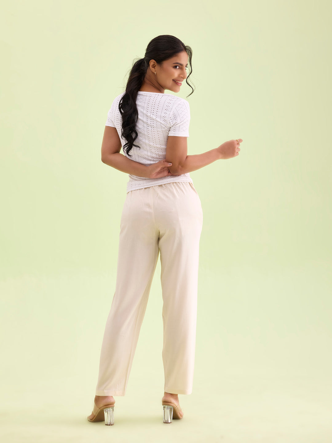 Women Solid Ecru Mid Rise Casual Pants