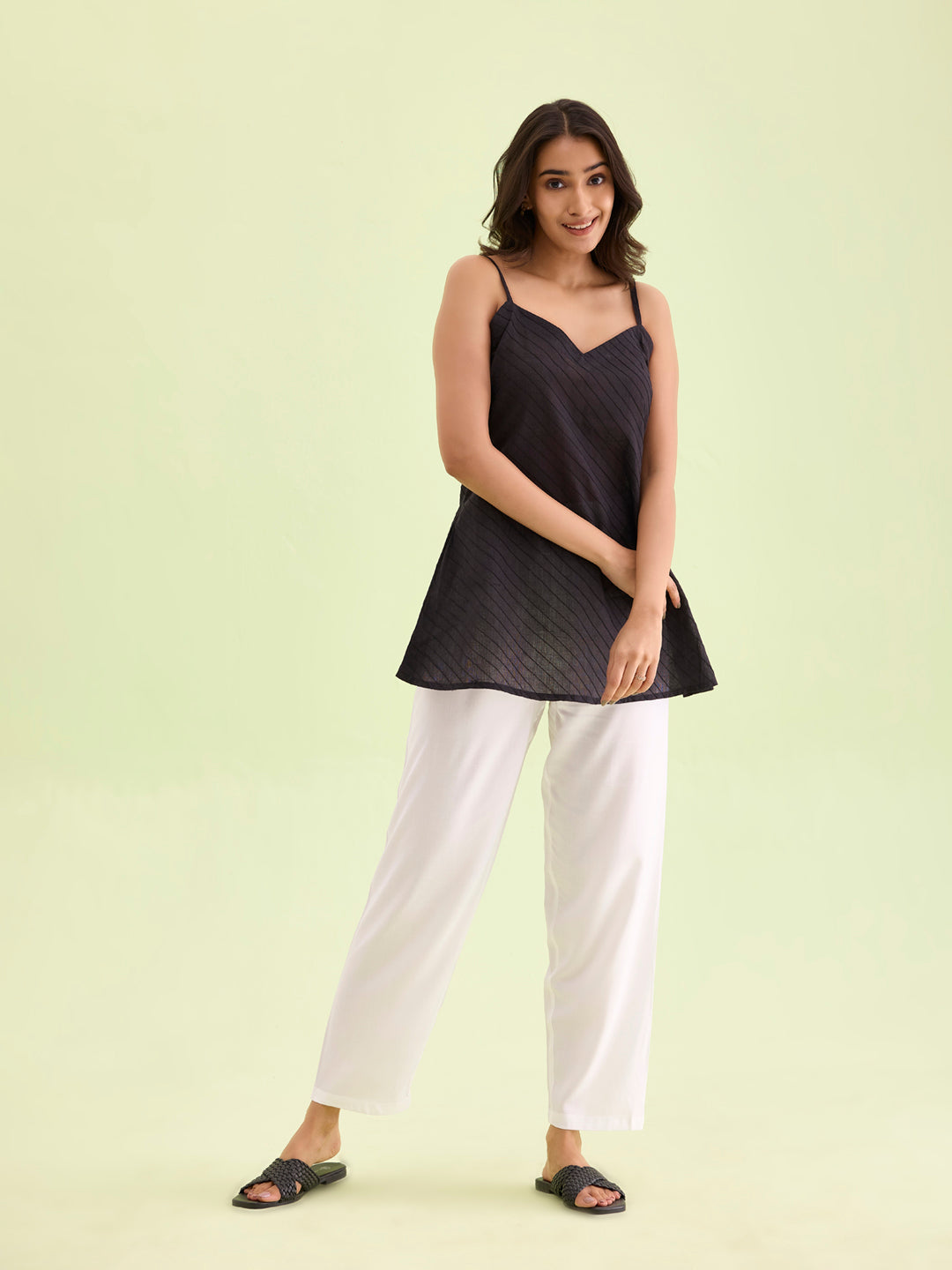 Women Solid White Mid Rise Casual Pants