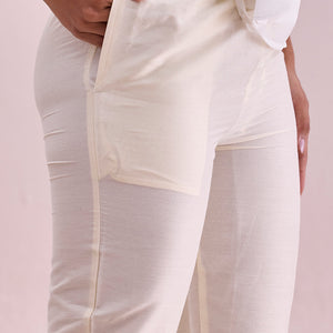 Women Solid Cream Mid Rise Cropped Metallic Pants