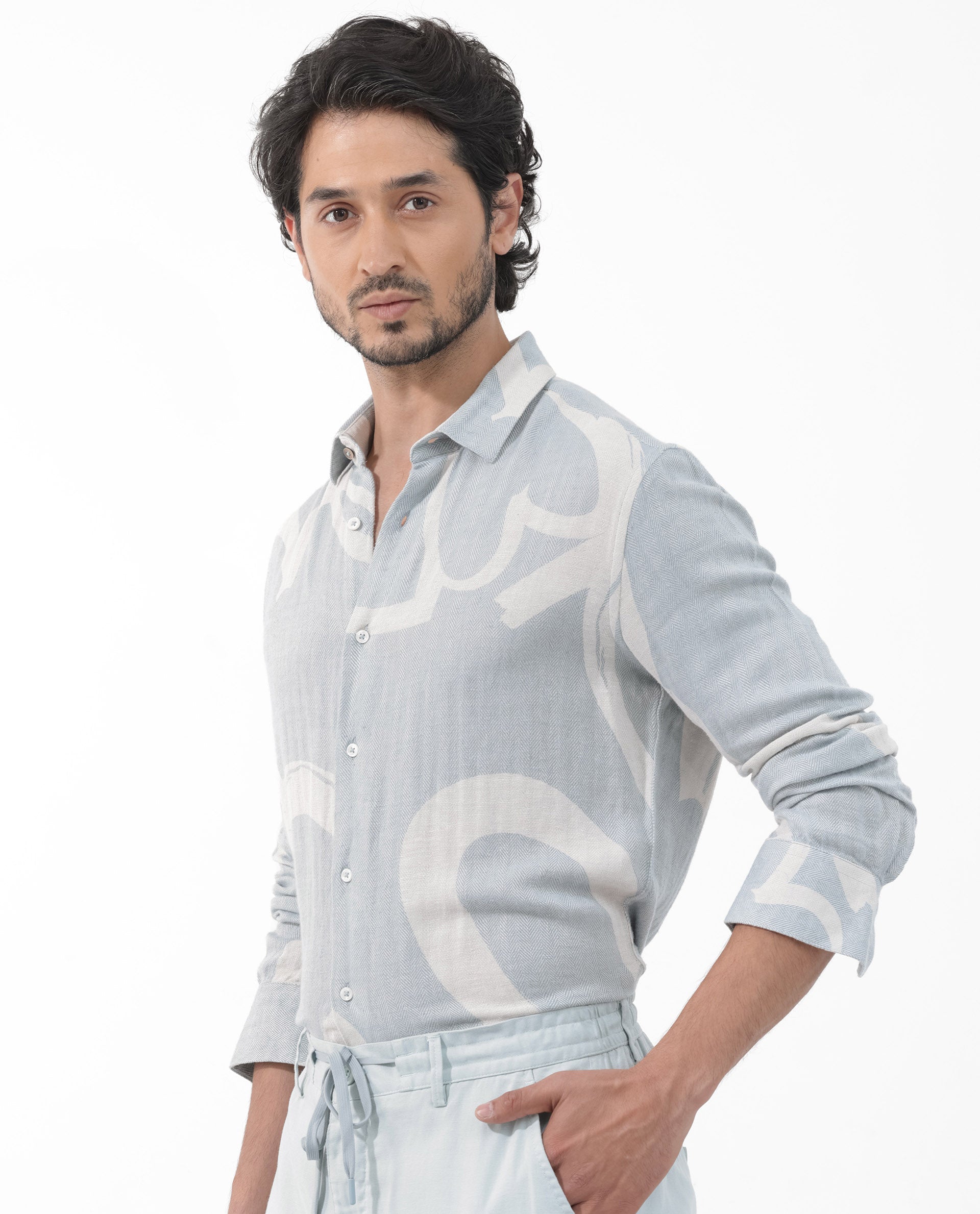 Rare Rabbit Mens Lusia Off White Cotton Fabric Regular Collar Herringbone Full Sleeves Regular Fit