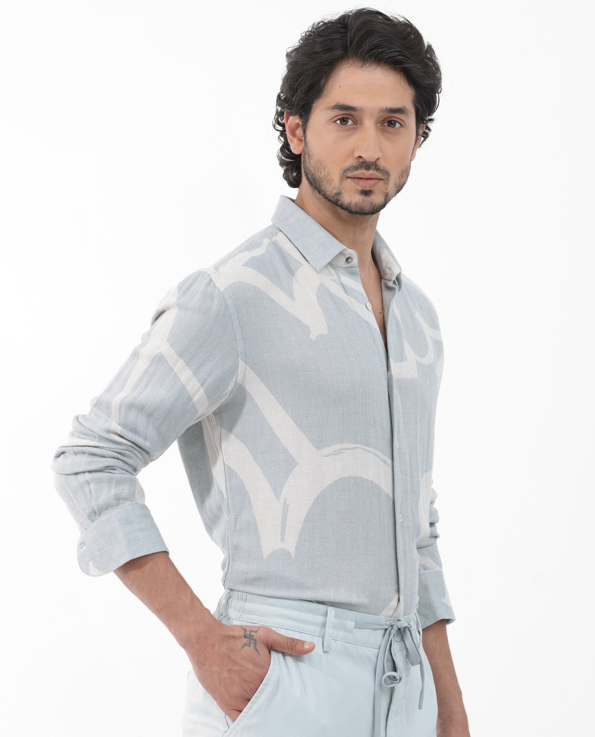 Rare Rabbit Mens Lusia Off White Cotton Fabric Regular Collar Herringbone Full Sleeves Regular Fit